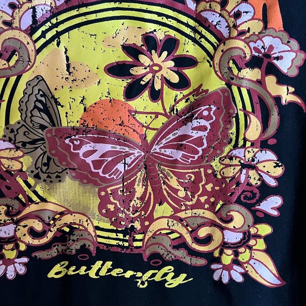 Summer butterfly graphic tee - Picture 4 of 8